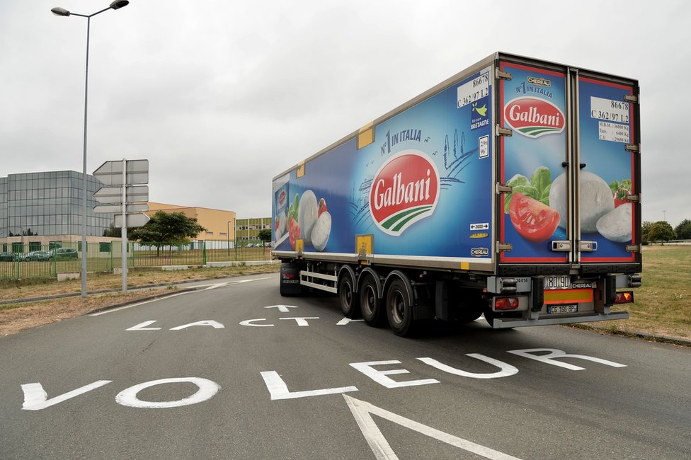 Al Grupo Lactalis pertenecen las marcas Galbani, Sorrento, Société, Bridel, Président, Rachel's Organic y Valmont, entre otras. Camión de Galbani se dirige a la planta de Lactalis en Laval, Francia, el 29 de agosto de 2016.