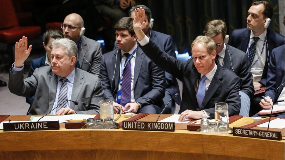 السفير البريطاني لدى الأمم المتحدة أثناء التصويت في مجلس الأمن