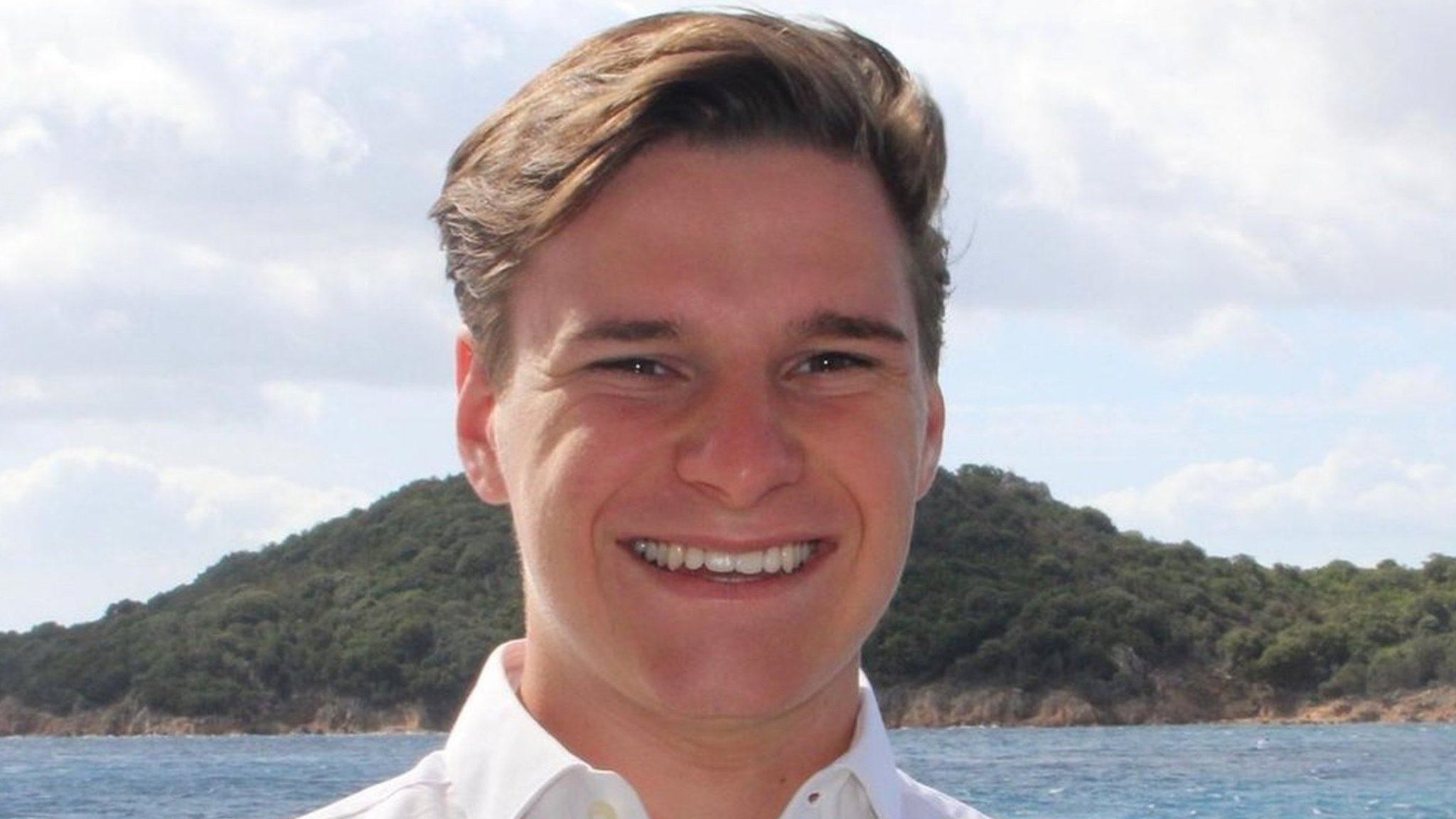 ベゾズ氏の宇宙飛行に18歳男性が参加、史上最年少 - BBCニュース