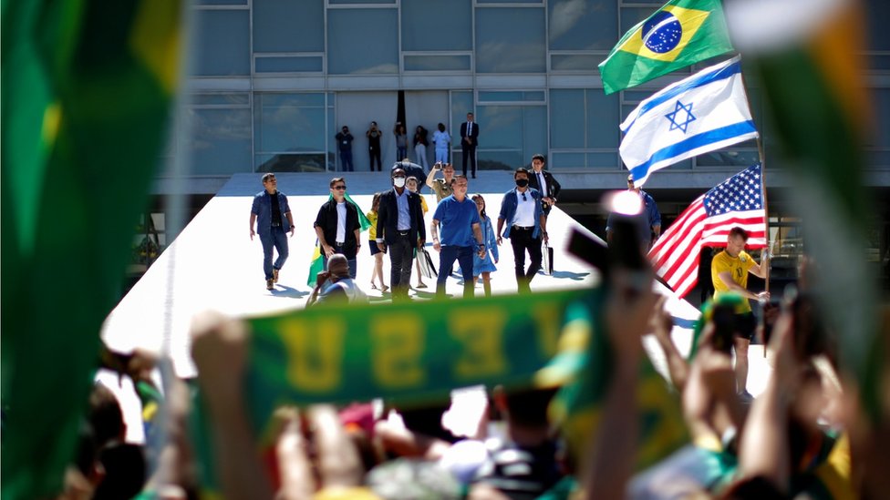 Por que a bandeira de Israel em atos pró-Bolsonaro 'racha' comunidade  judaica - BBC News Brasil