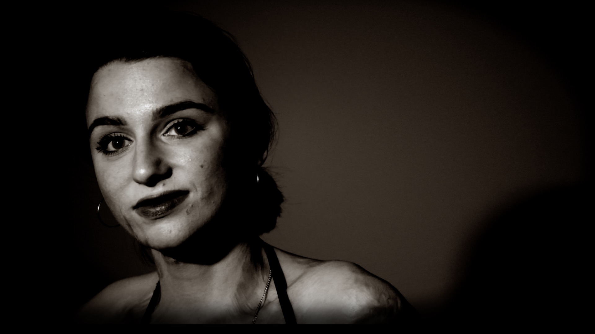 Soruvchi Dick qattiq soat Ayolning ogzi sut bilan qoplangan.