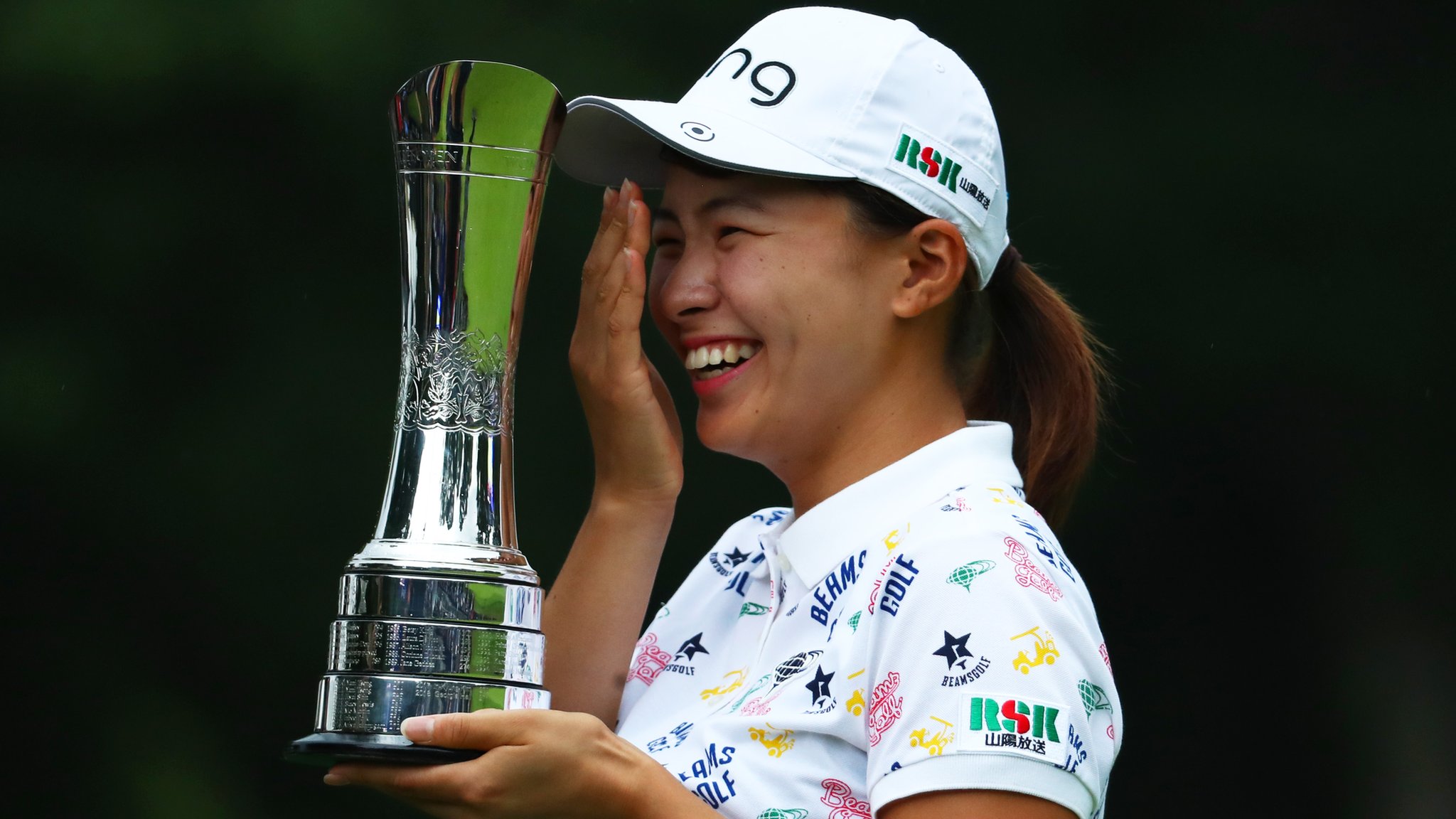 渋野日向子、全英女子ゴルフ優勝 日本勢42年ぶりのメジャー制覇 - BBC