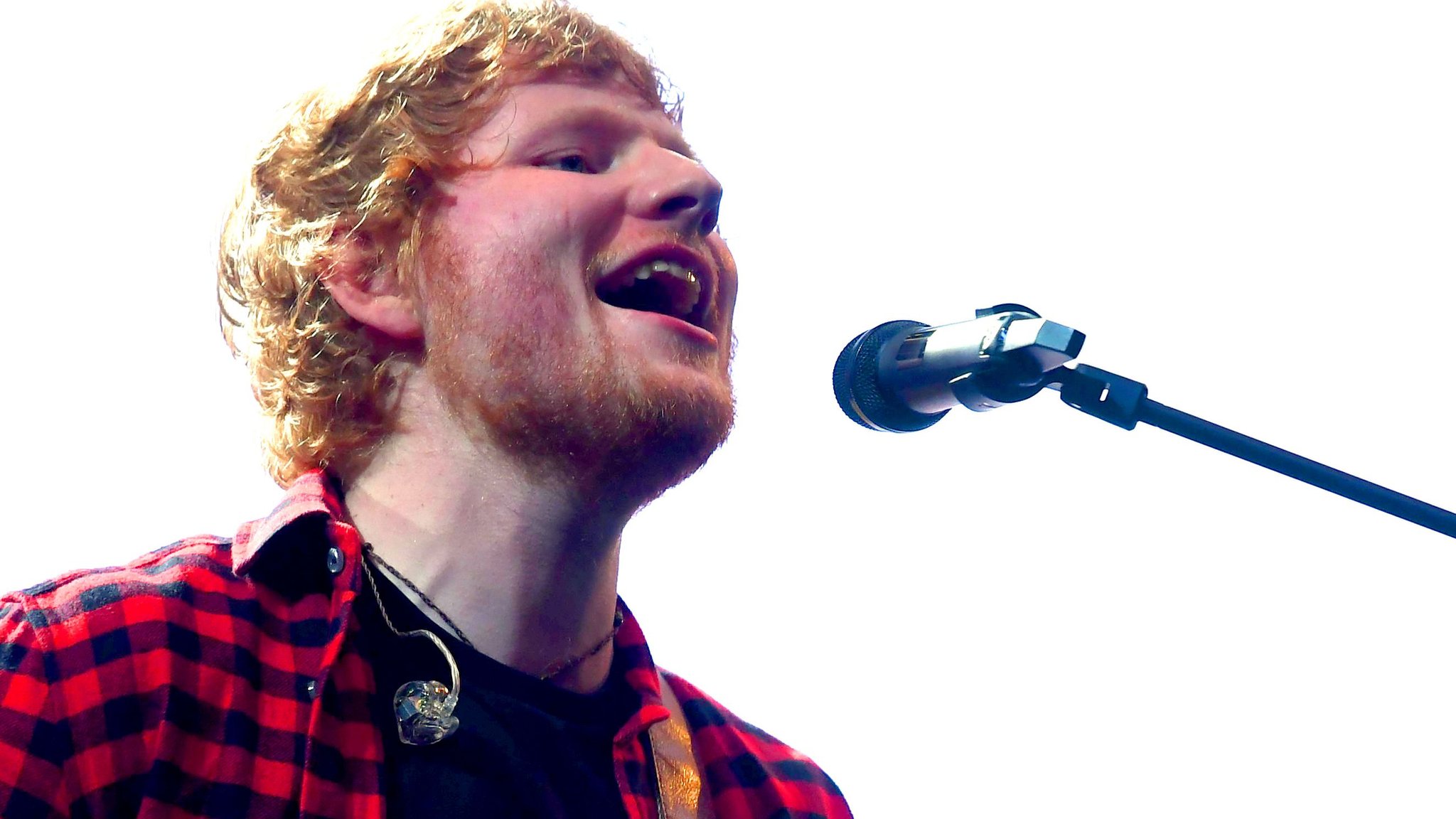 Ed Sheeran closes Glastonbury 2017