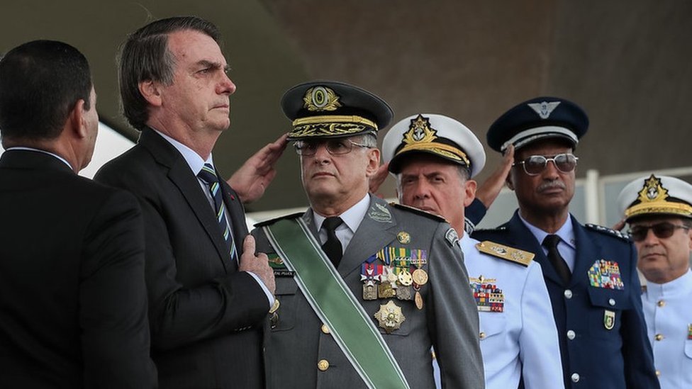 Por que nas Forças Armadas do Brasil não se diz TANK e sim