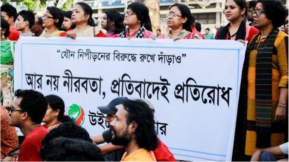 Lutskda yigitlar uchun jinsiy aloqa Busty itgi uslubi