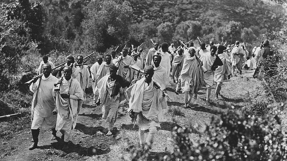 Maxluqlar bilan porno video