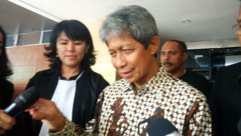 Yetuk ayollar har bir teshikda gangbanged olish.