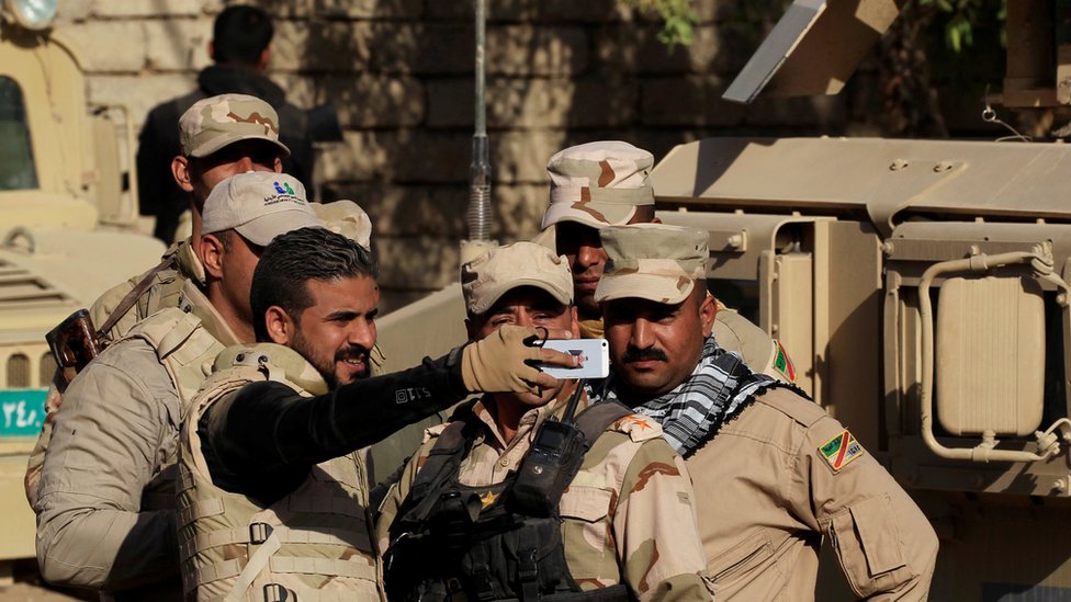 جنود عراقيون مشاركون في معركة استعادة السيطرة على الموصل.