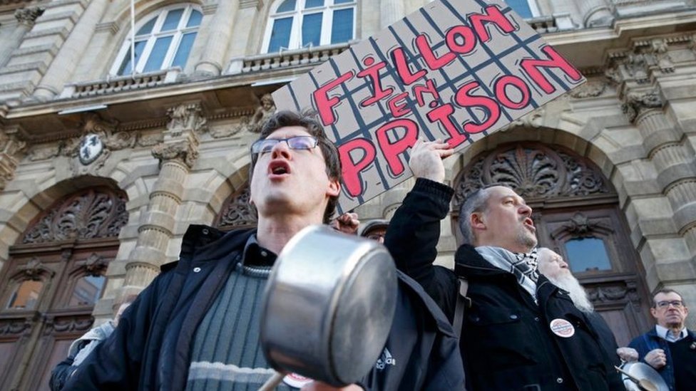 محتجون في فرنسا