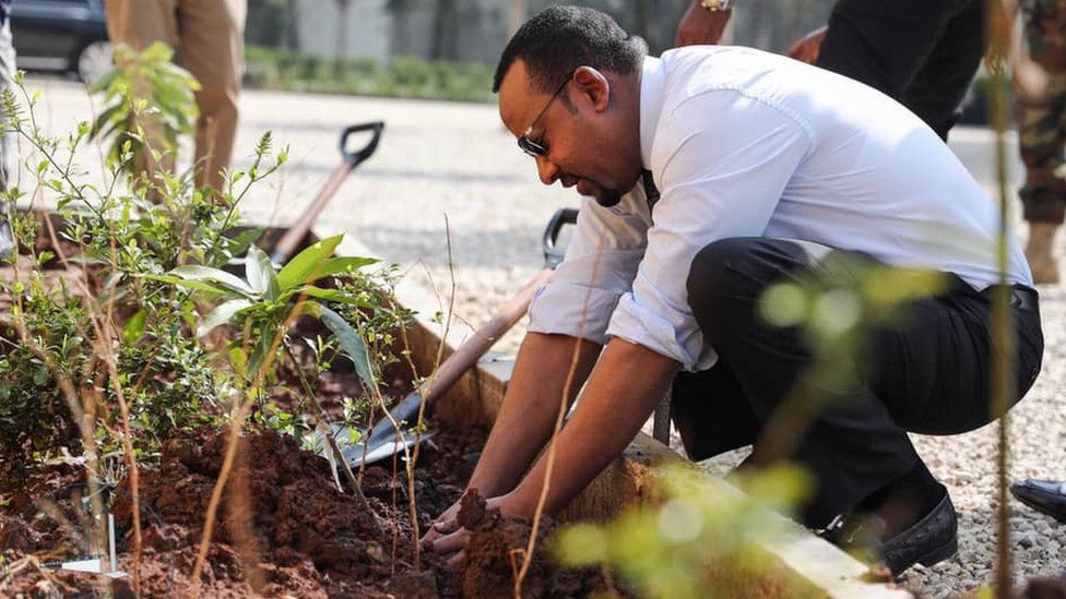 Chexiyada qizil sochli porno pikap