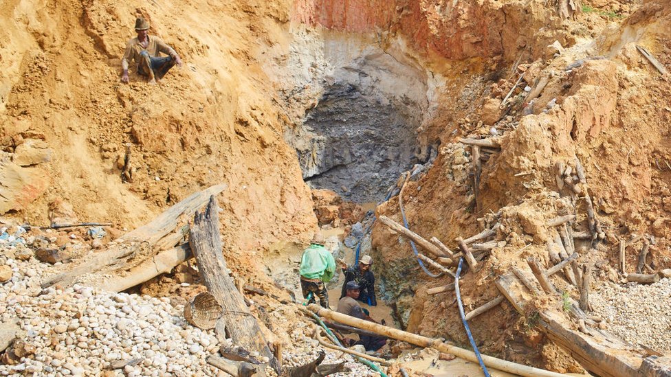 Porno fohishalar transvestitlar 65 da rus tilida jinsiy aloqa