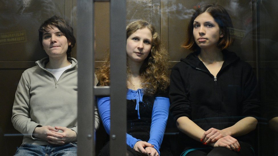 Tres integrantes de Pussy Riot en prisión