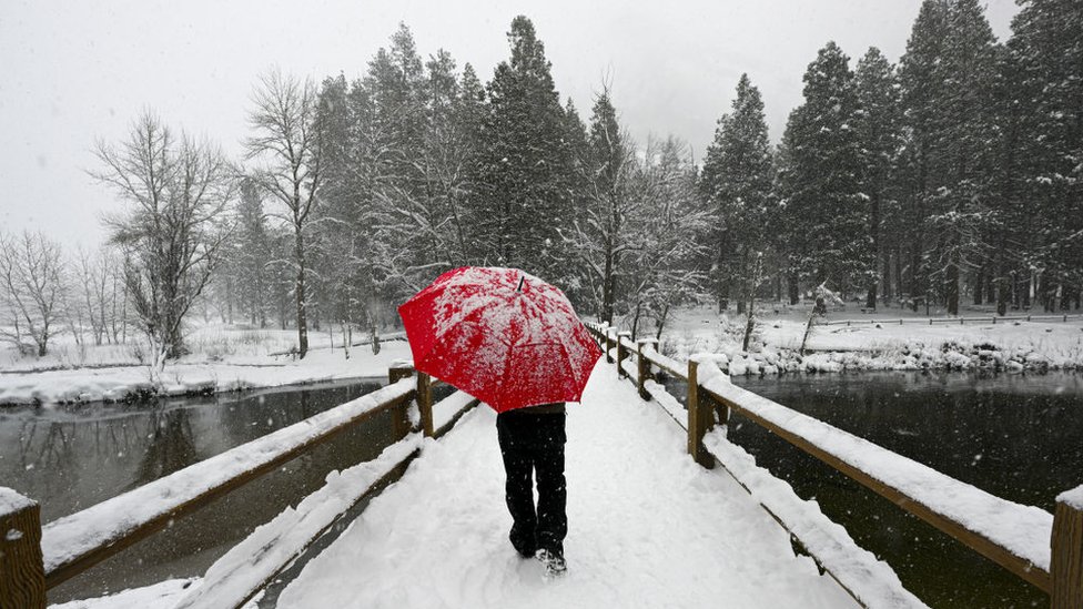 Yosemite Park to close as snowmelt poses flood risk
