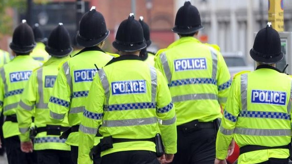 Police officer numbers drop by nearly 20,000 since 2009