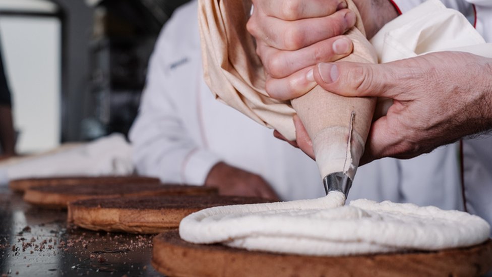 Elas começaram a fazer bolos e cookies para vender na pandemia