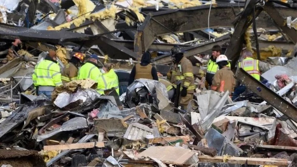 Mening xojayinim porno video Qiz oyoqlarini chalishtirib, tugatdi