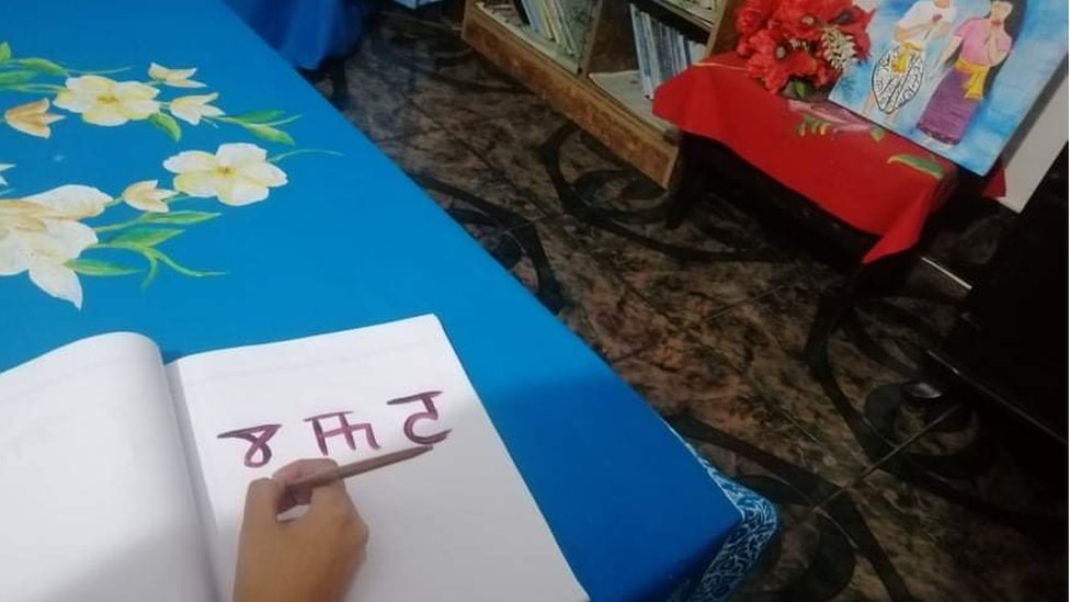 Yalangoch qoshiqchi Natali video