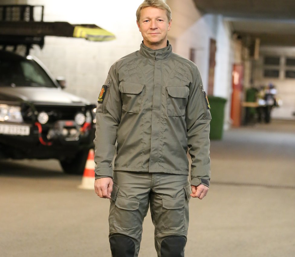 ノルウェー警察「新しい」制服に異論 映画の悪者みたいだと