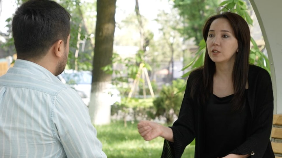 Yoqolgan kameradan shaxsiy porno fotosuratlar Sizni qarzlar uchun yalashga majbur qiladi