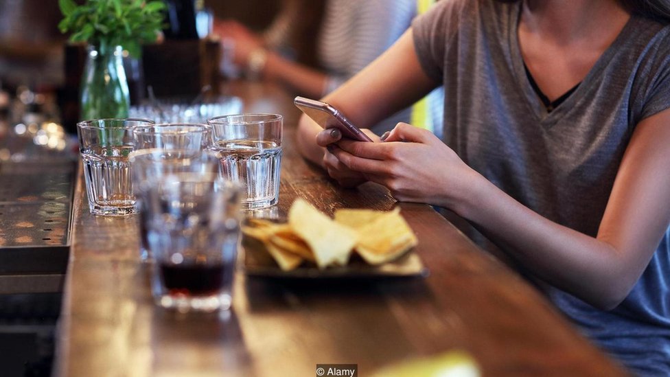 Lera Oborina yalangoch fotosurat