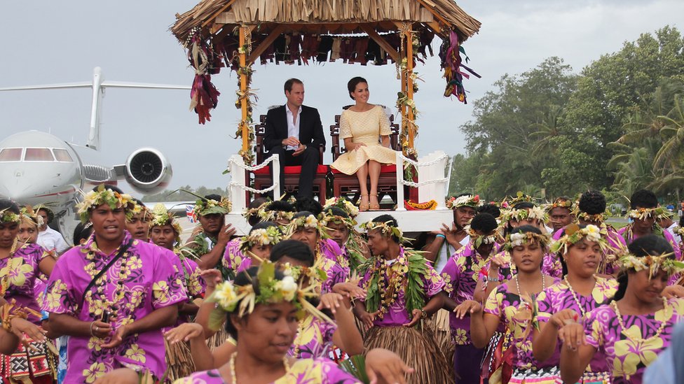 威廉王子與凱特王妃2012年訪問圖瓦盧。