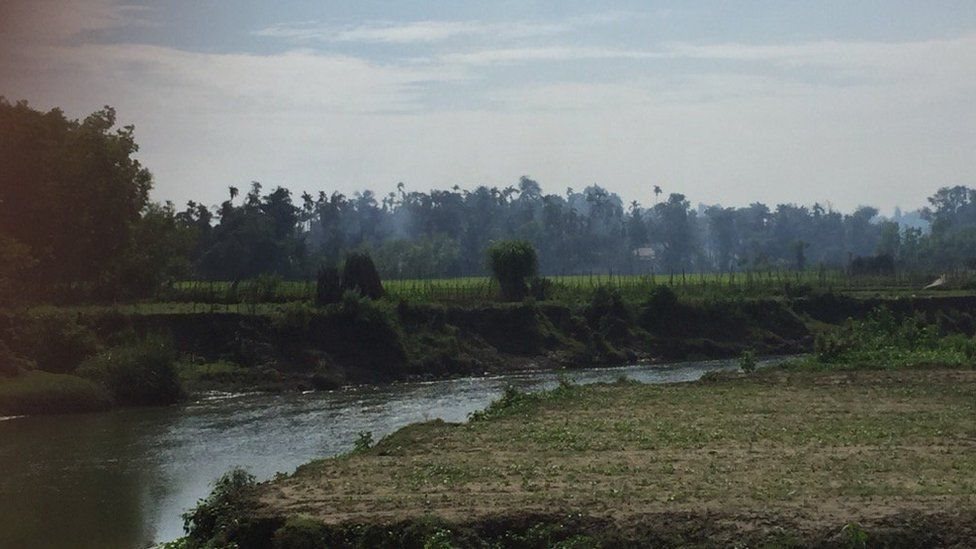 Rumah-rumah yang terbakar di Rakhine