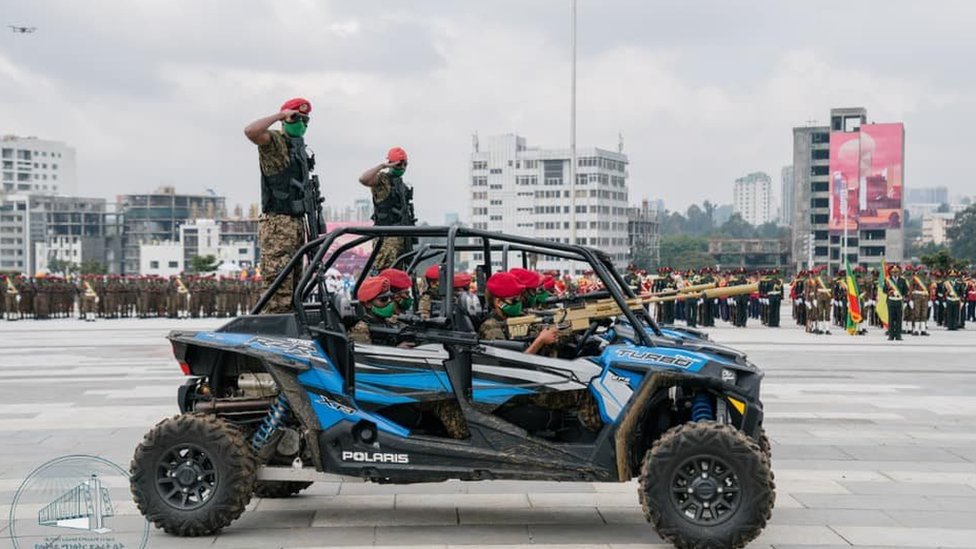 Ular qoshnisini giyohvand moddalar bilan sikishdi Ular qoshnisini giyohvand moddalar bilan sikishdi