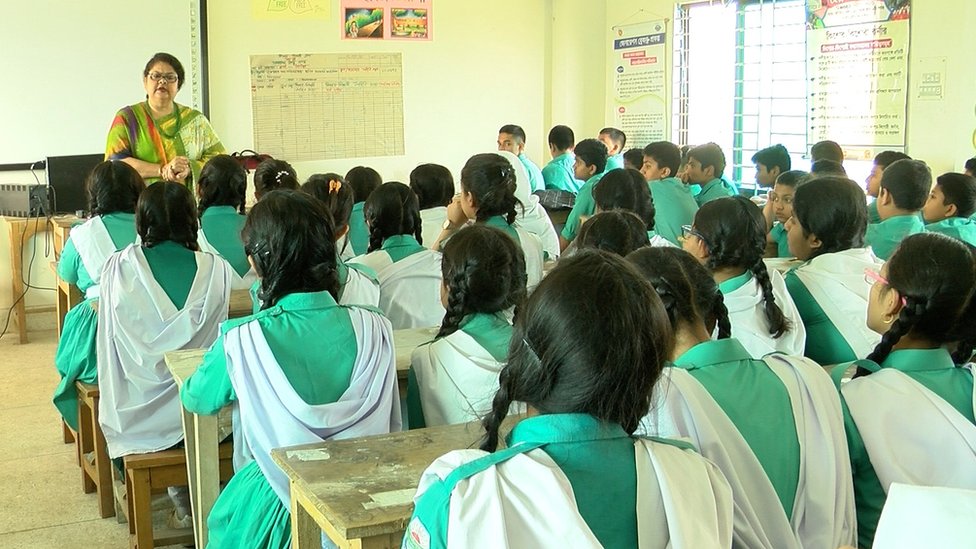 Жүктеп алу немесе кіру кодтары жоқ секс-машина порно бейнелері