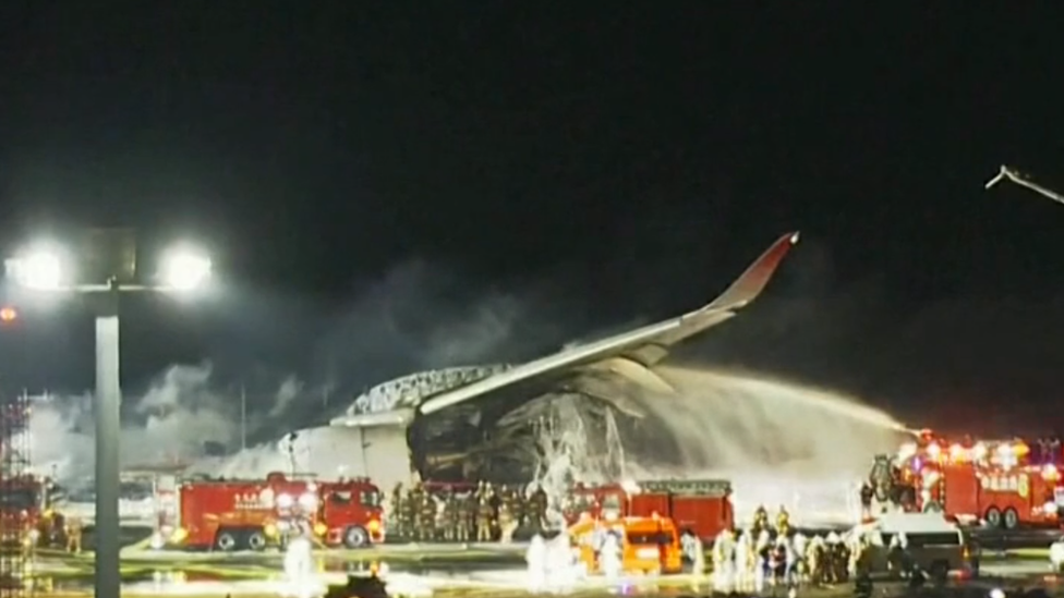 奇跡だ、助からないと思った」 日航機炎上事故で乗客らが見たもの