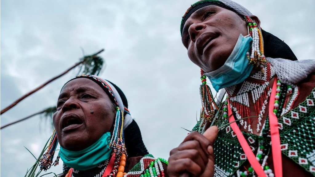 Oyin-kulgi uchun Ukrainada transseksuallar