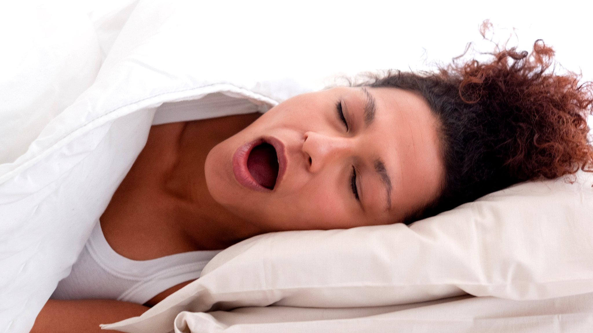 Почему вы потеете во сне: 10 возможных причин, о которых надо знать каждому