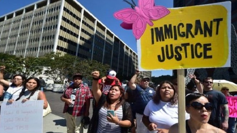مظاهرة سابقة في لوس أنجليس ضد إلغاء برنامج داكا