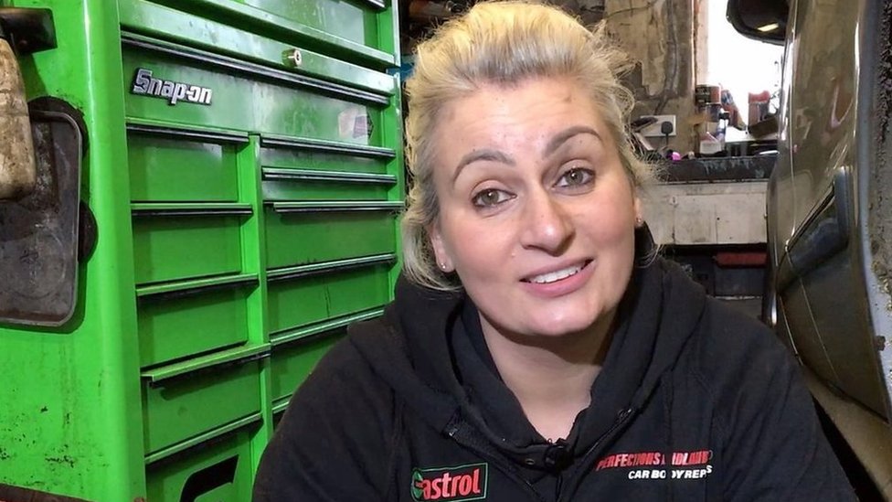 Female mechanic helps women learn about cars