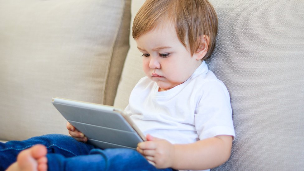 Por que crianças de até 2 anos não deveriam usar telas, Ciência e Saúde