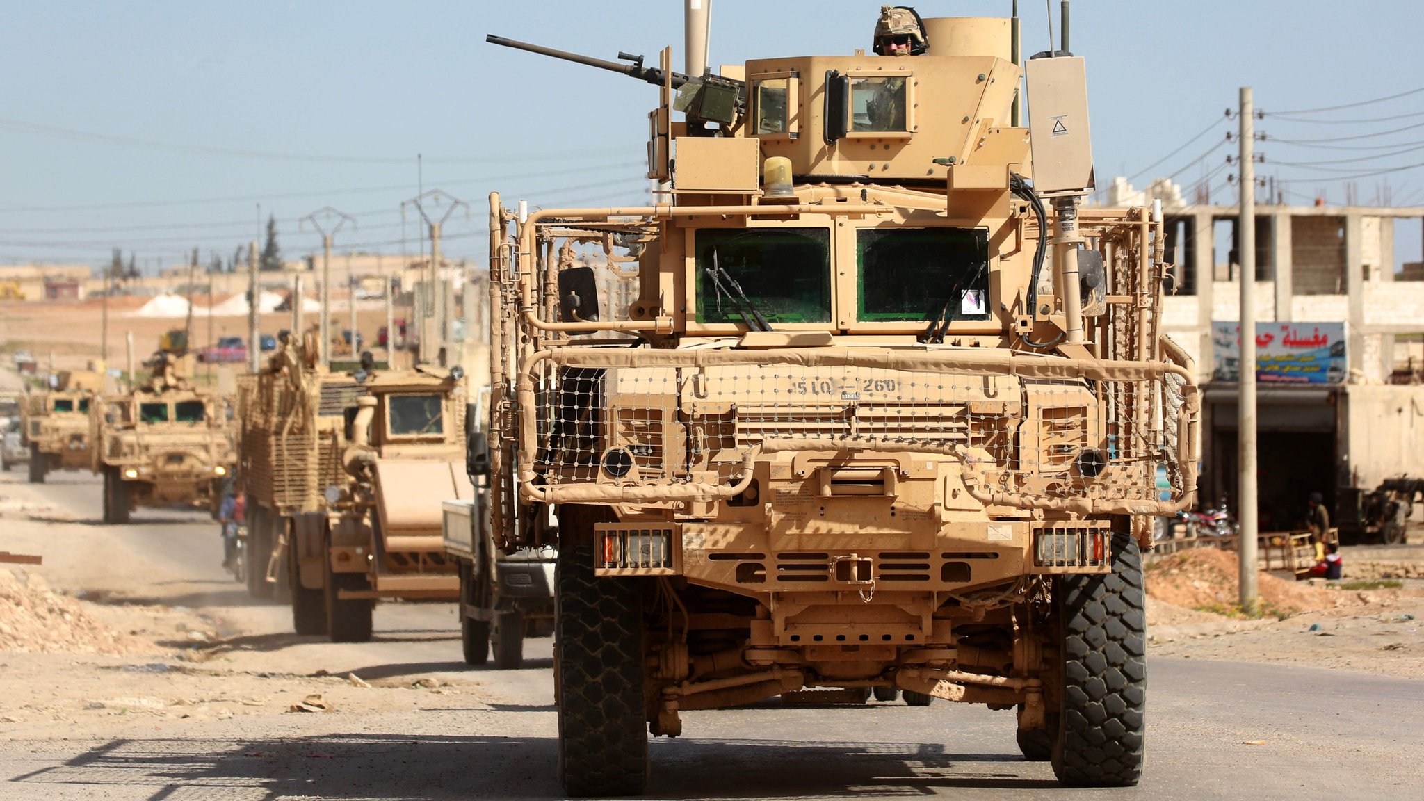 米トランプ政権、米軍のシリア駐留継続を表明 - BBCニュース
