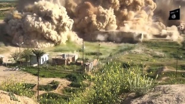 نشر تنظيم الدولة الإسلامية مقطعا مصورا في 2015 لعمليات تدمير معالم المدينة الأثرية