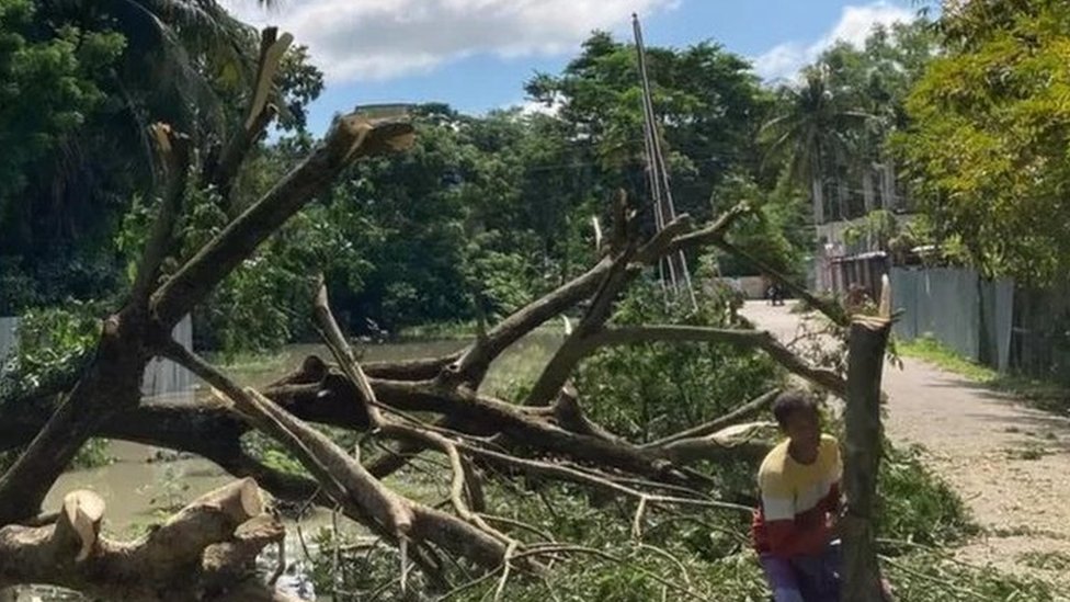 Xotinim uyda bolmaganda qaynonamni sikdim.