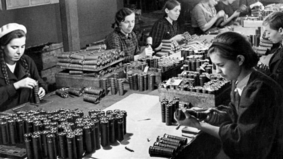 Birinchi marta orgazm squirting video Dostimning onasi bilan jinsiy aloqa