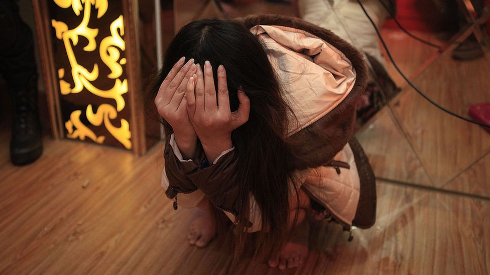 Kop orgiyalar bilan jinsiy aloqa Viola Markus bilan porno