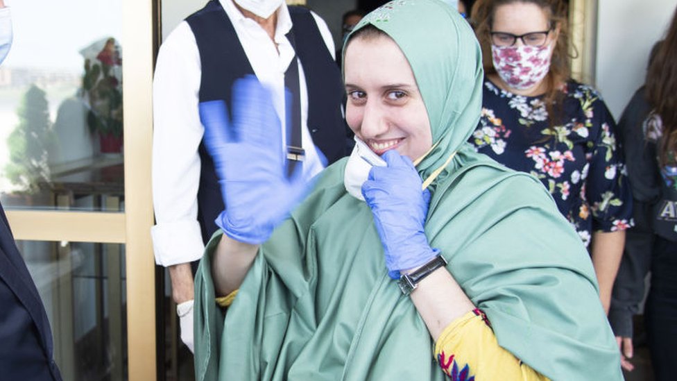 Porno xojayinning xotini haydovchi tomonidan sikiladi