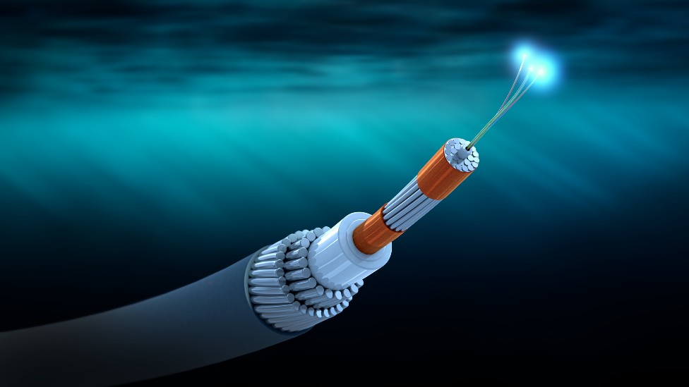 Le Japonais NEC construit le câble sous-marin à fibre optique le