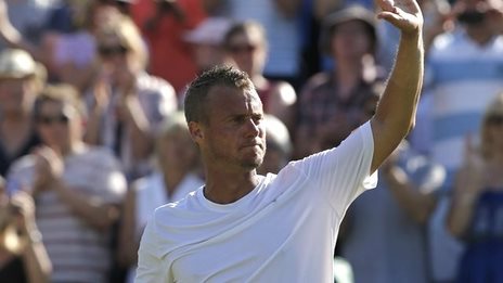 VIDEO: Hewitt gives all in SW19 farewell
