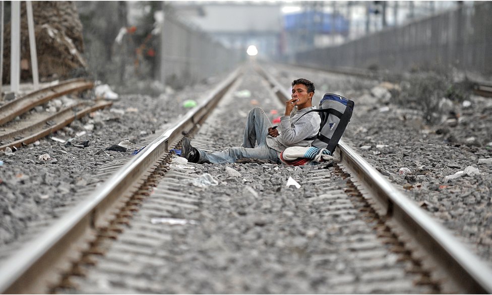 Migrante salvadoreño en las vías de tren en Lechería, a 30 kilómetros al norte de Ciudad de México.