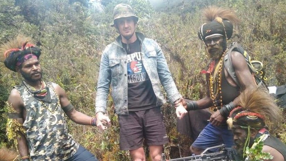 Papua rebels attack soldiers searching for NZ pilot