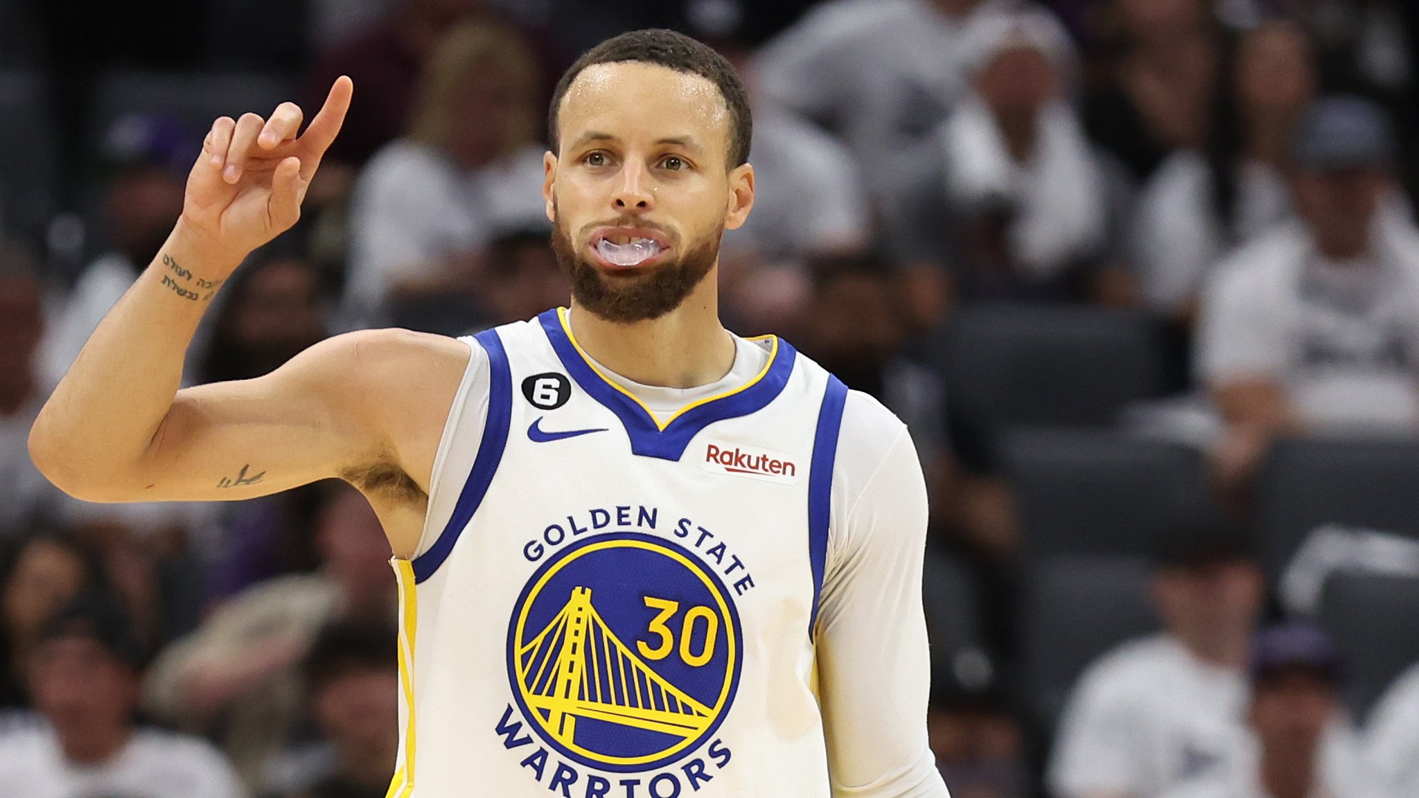 NBA: Stephen Curry top-scores for Golden State Warriors in overtime win -  BBC Sport
