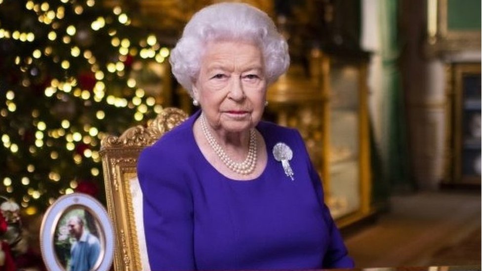 Самые трогательные рождественские открытки от Елизаветы II и членов британской королевской семьи