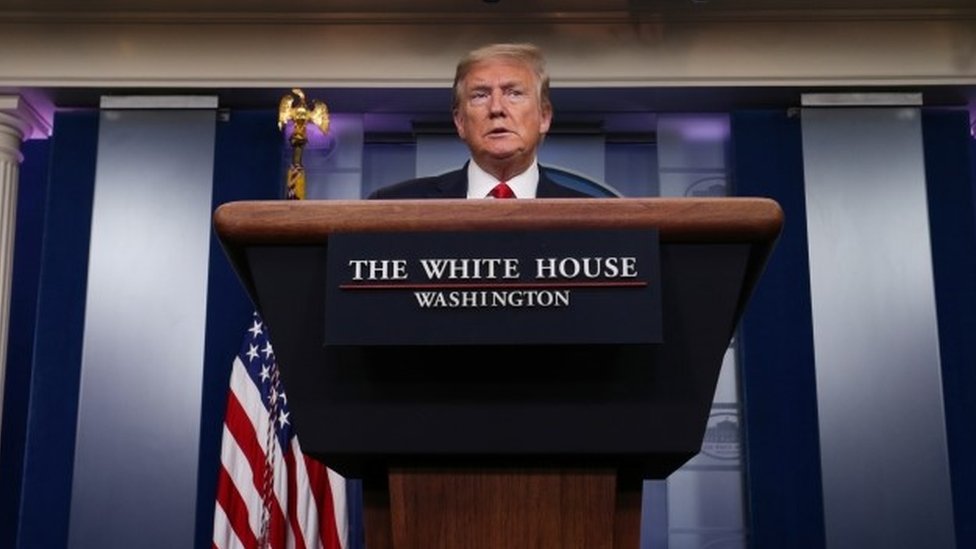 トランプ氏、グリーンカード発給を一時停止 大統領令に署名 - BBCニュース