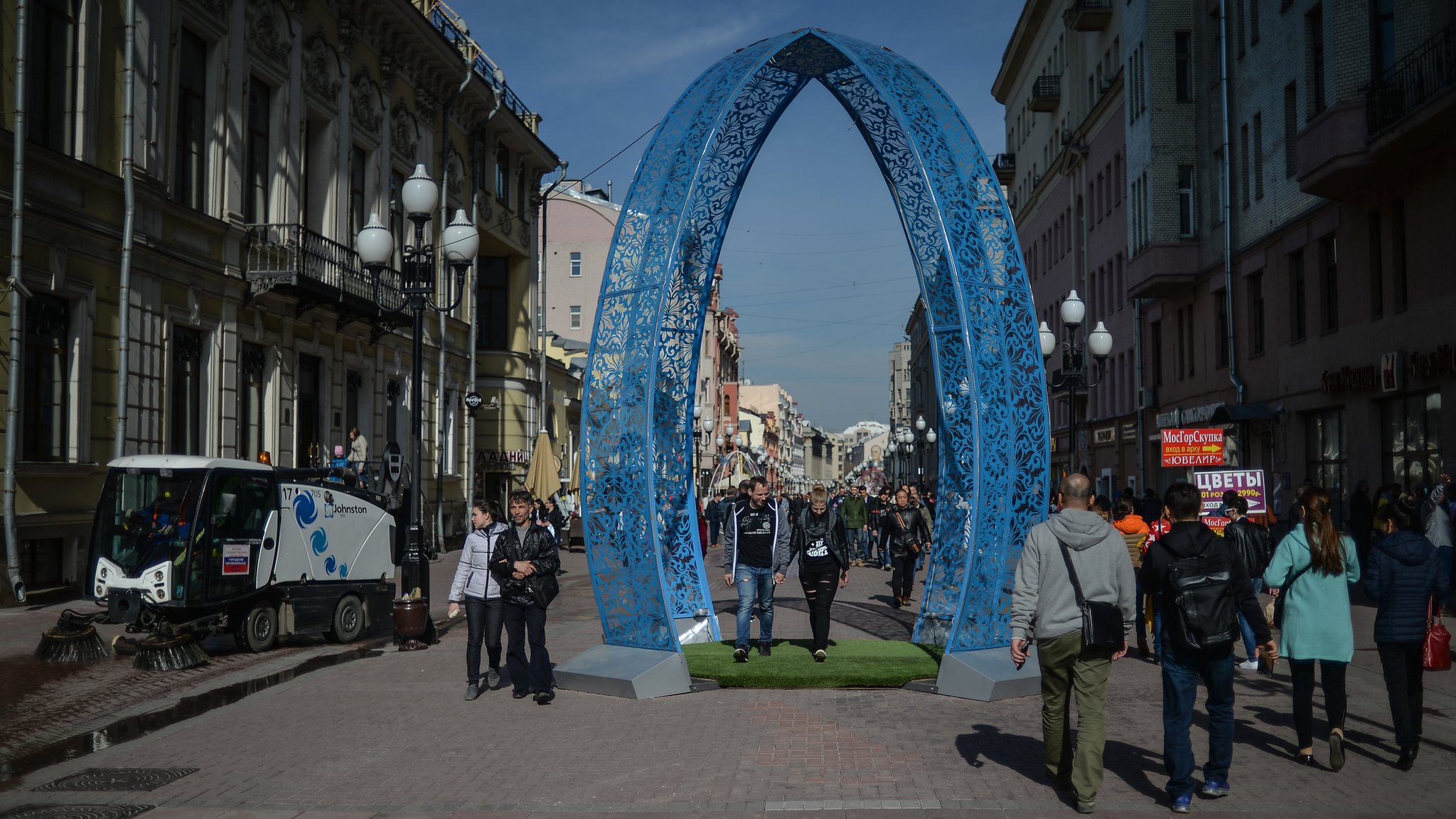 Экс-чиновник объяснил избиение девушки на Арбате 