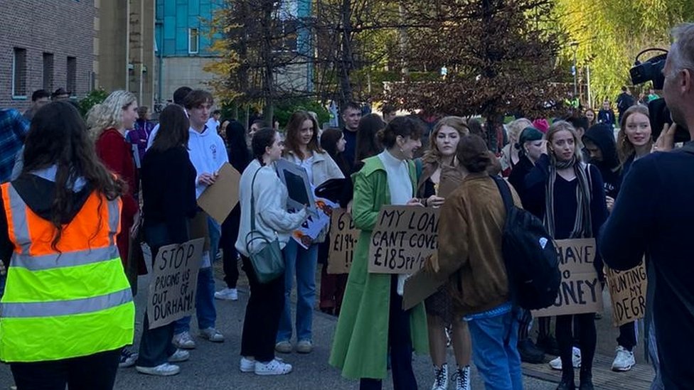 «Так есть хочется, аж переночевать негде»: прокопчанин ломился в кафе, чтобы переспать ночь