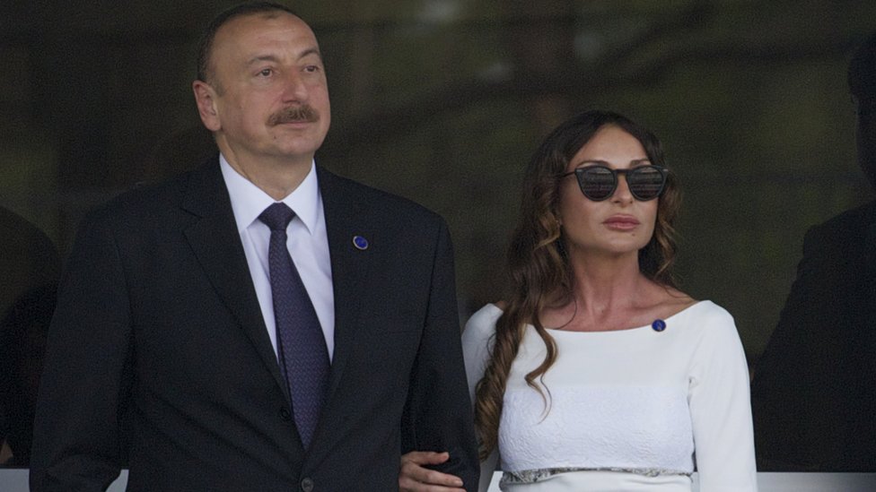 Gollivud yulduzlarining porno suratlari va videolari Katta erkaklar bilan porno yosh qizlar